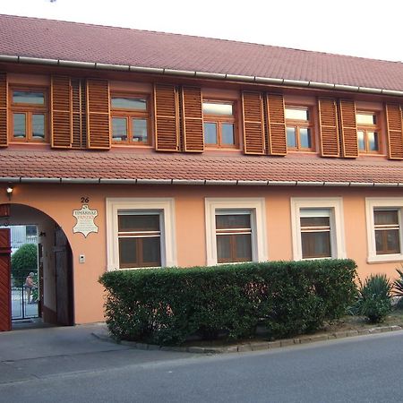 Bed and Breakfast Tímárház Panzió Szeged Exterior foto