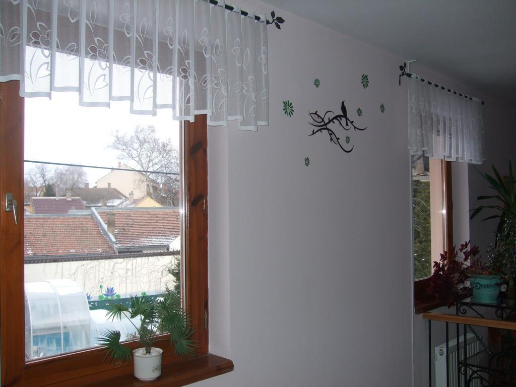 Bed and Breakfast Tímárház Panzió Szeged Habitación foto