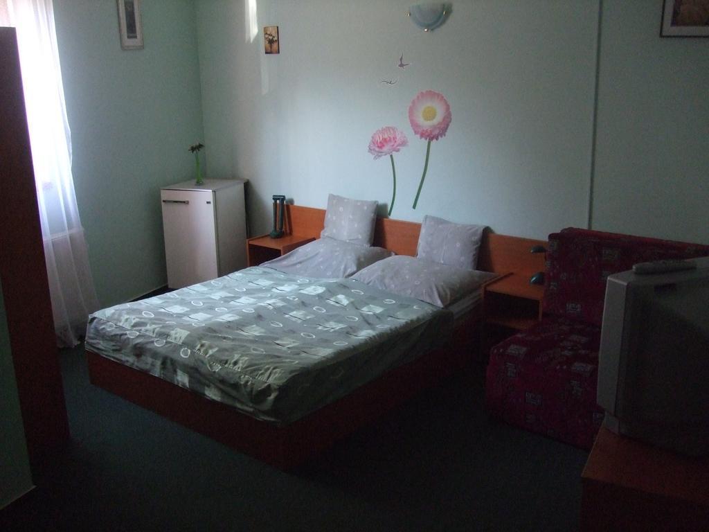 Bed and Breakfast Tímárház Panzió Szeged Habitación foto