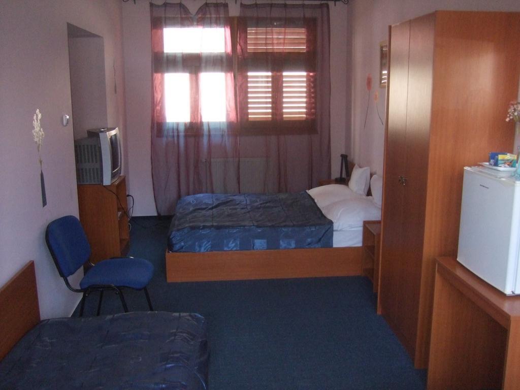 Bed and Breakfast Tímárház Panzió Szeged Habitación foto